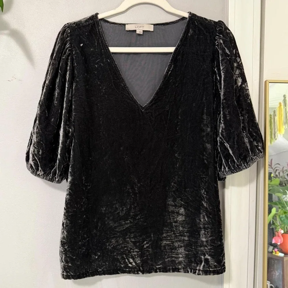 LOFT Black Crushed Velvet Puff Sleeve V-Neck Blouse Whimsigoth Top Large